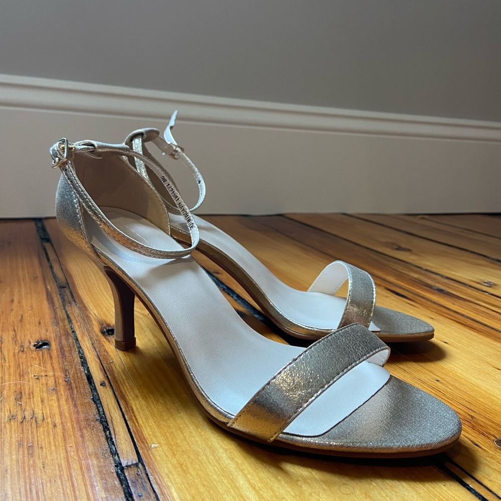 Gold, never worn, brand new, Naomi Wide, David’s Bridal, kitten heel sandal